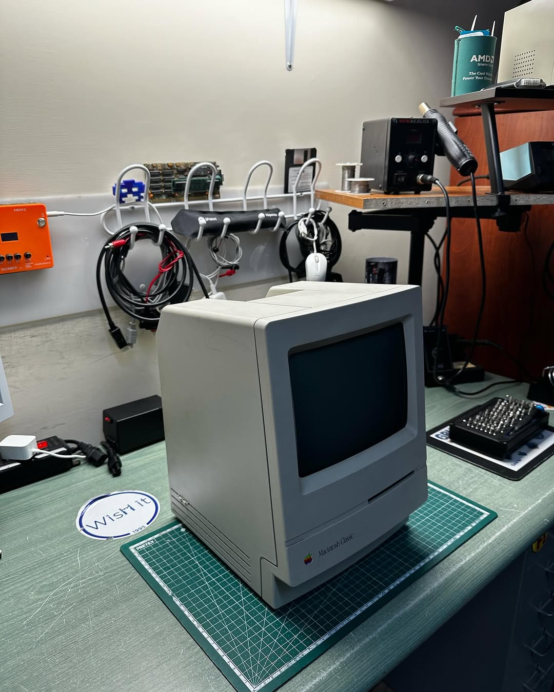 Smontaggio del Macintosh Classic per intervento tecnico